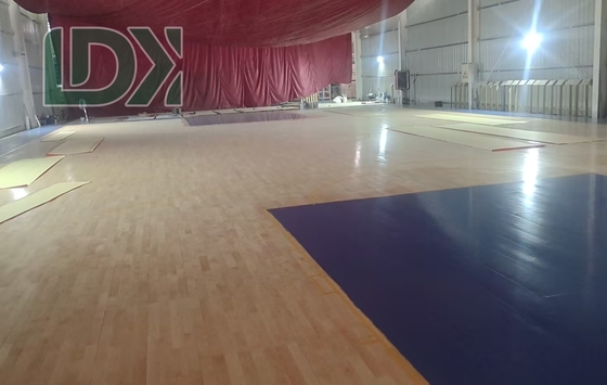 FIBA Homologué Basketball Plancher En Bois FIBA Sol En Bois De Haute Qualité