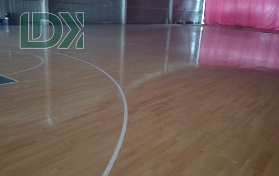 FIBA Homologué Basketball Plancher En Bois FIBA Sol En Bois De Haute Qualité